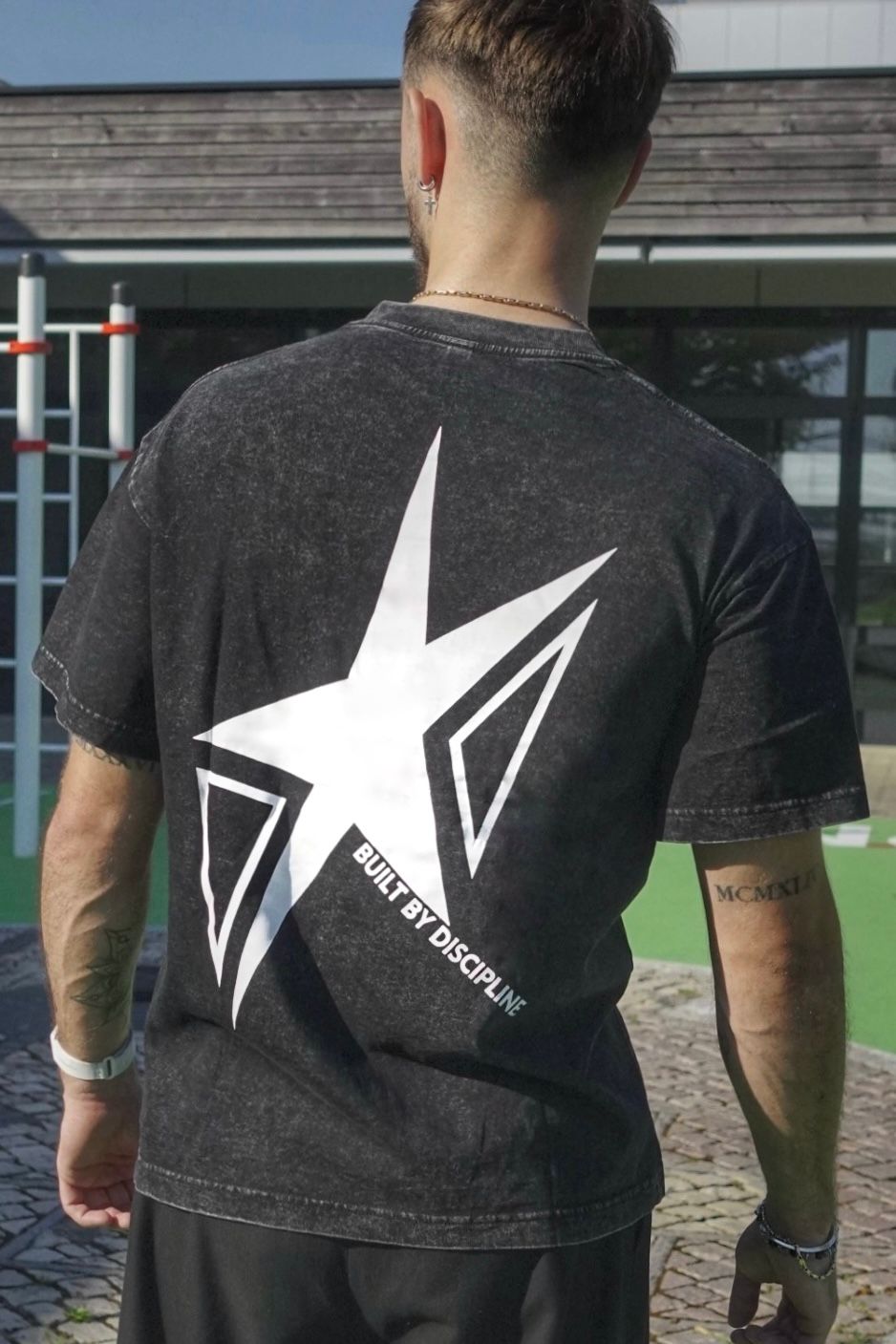 T-SHIRT OVERSIZE BLACK — "STAR"